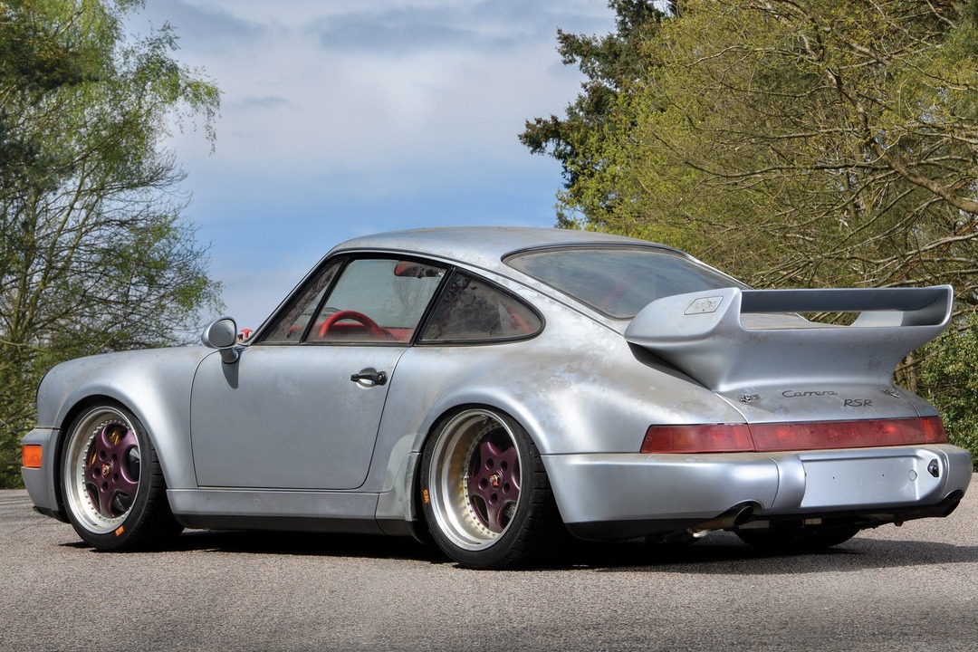 PORSCHE 911