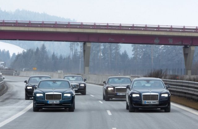 Politikailag kevéssé korrekt, de azért jó - a Rolls-Royce hóban