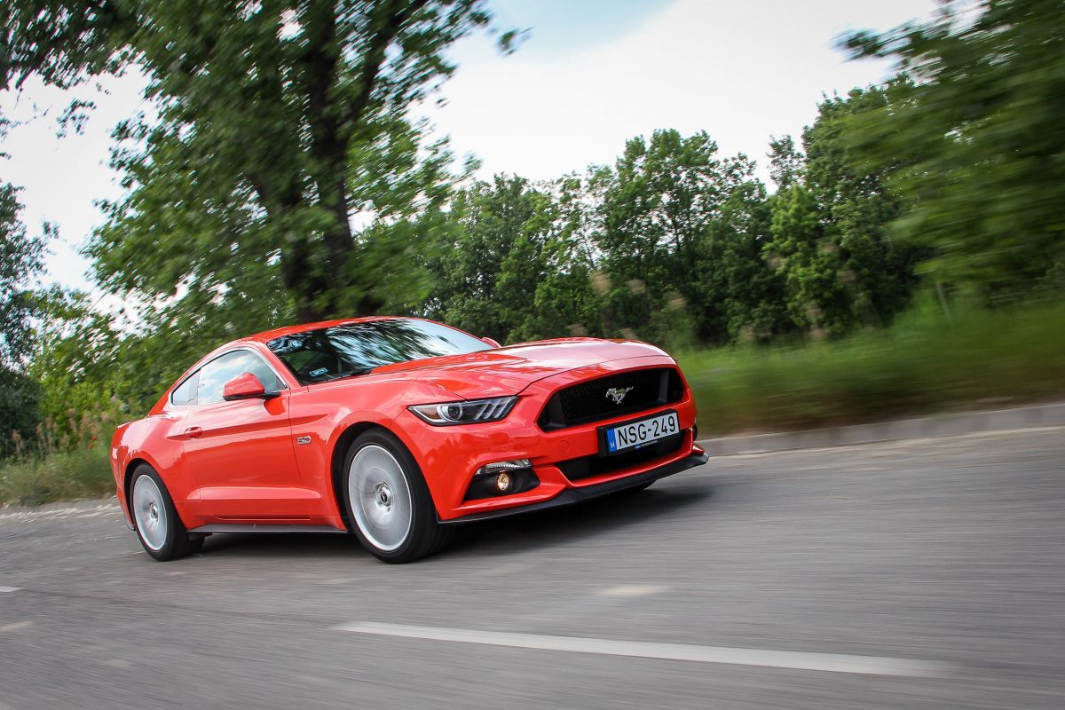 FORD MUSTANG