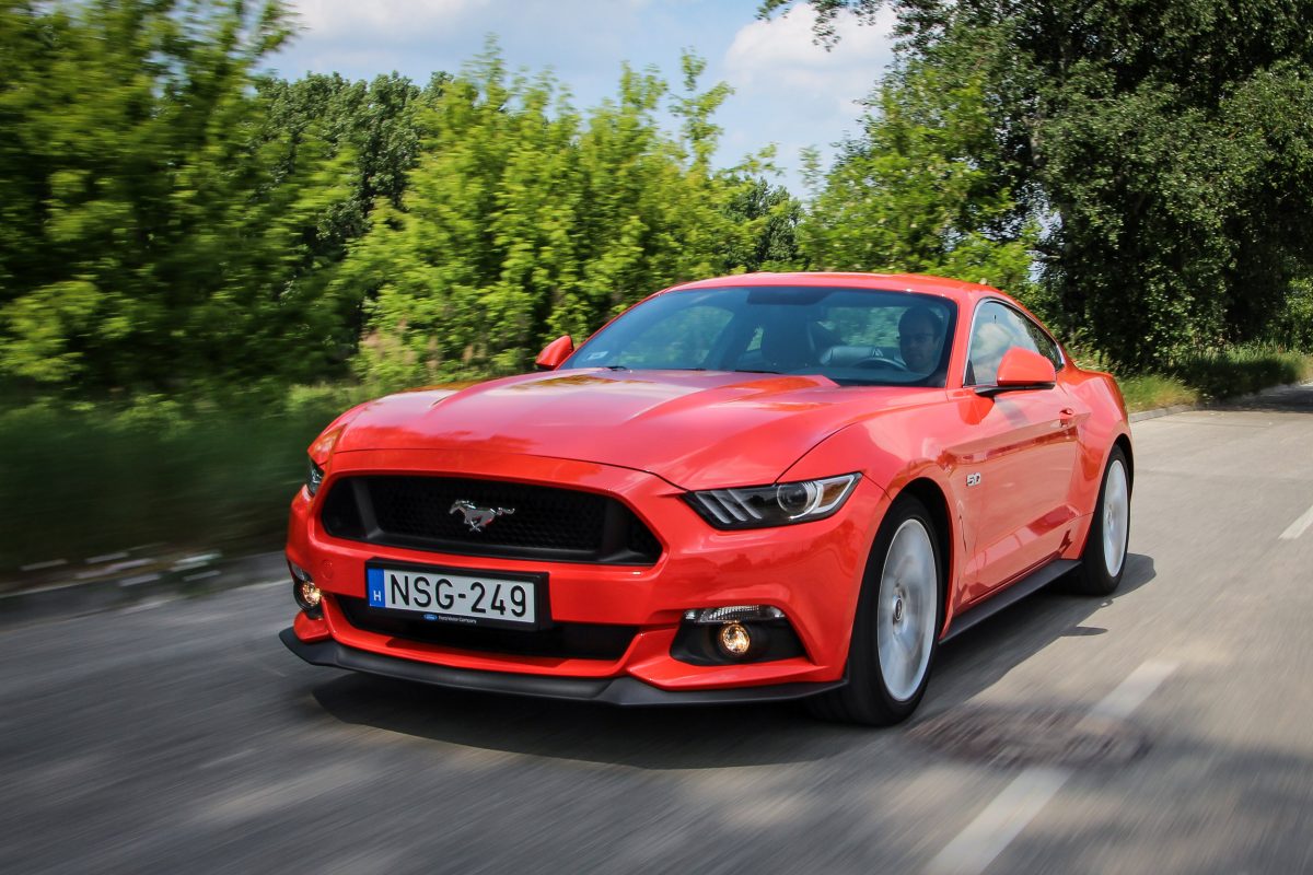 FORD MUSTANG