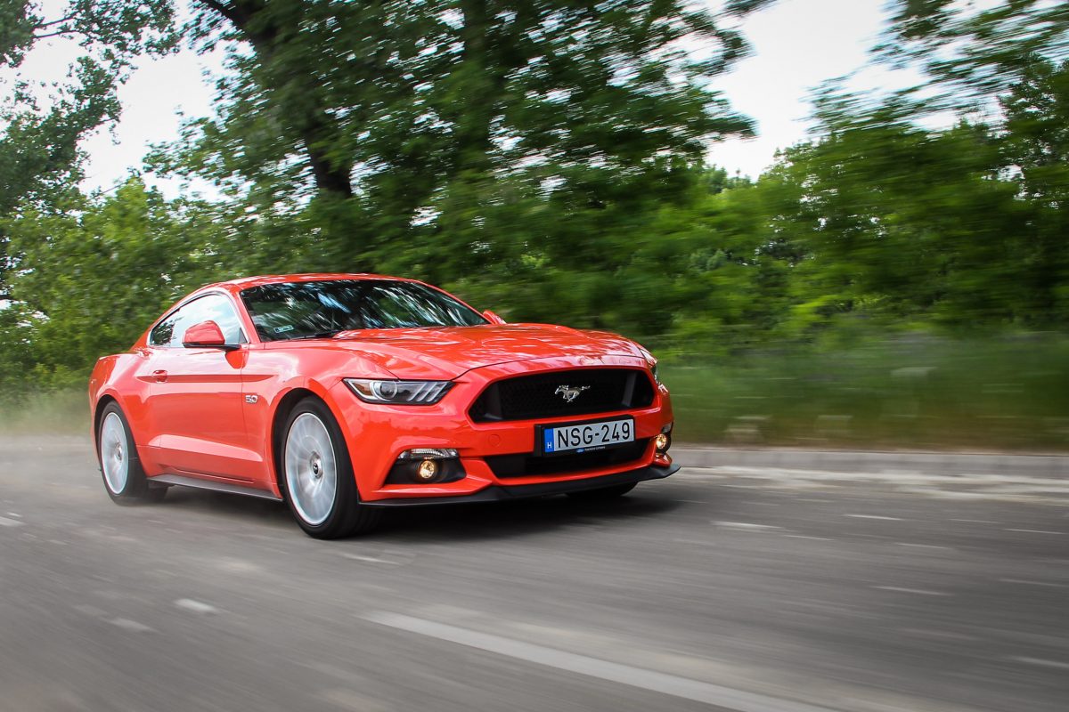 FORD MUSTANG