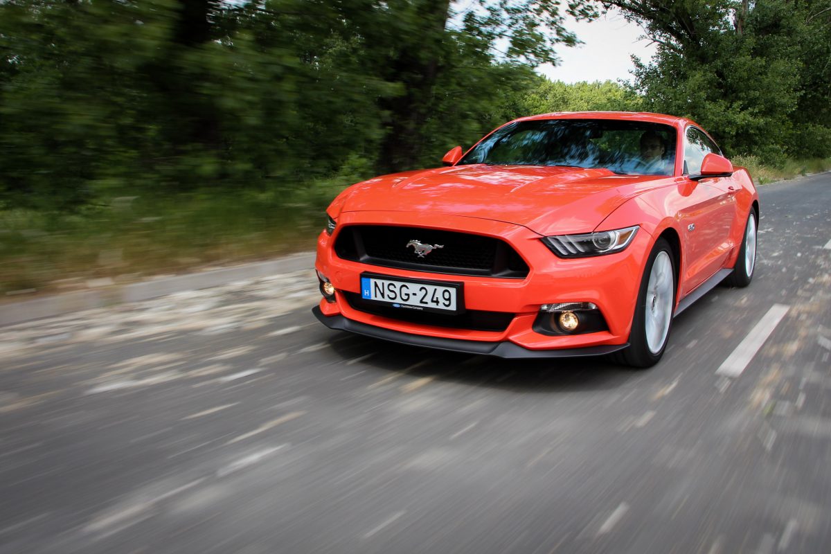FORD MUSTANG