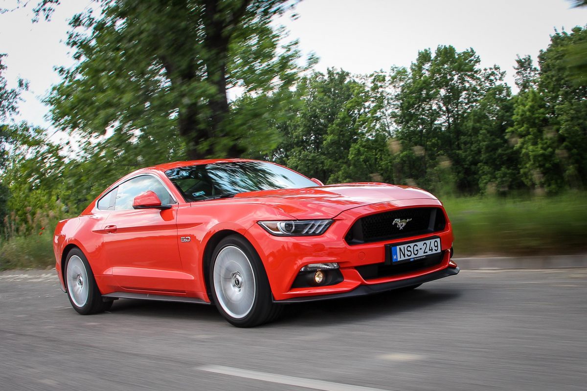 FORD MUSTANG