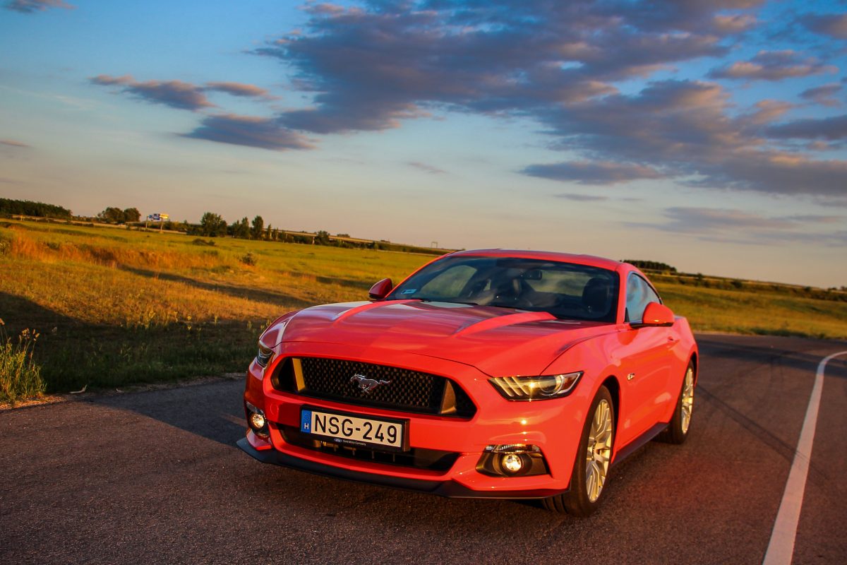 FORD MUSTANG