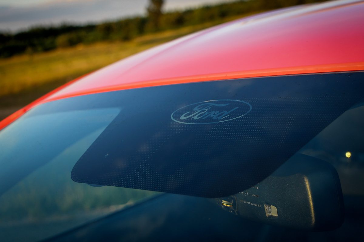 FORD MUSTANG