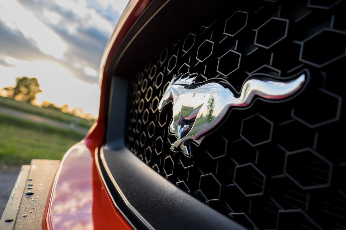 FORD MUSTANG