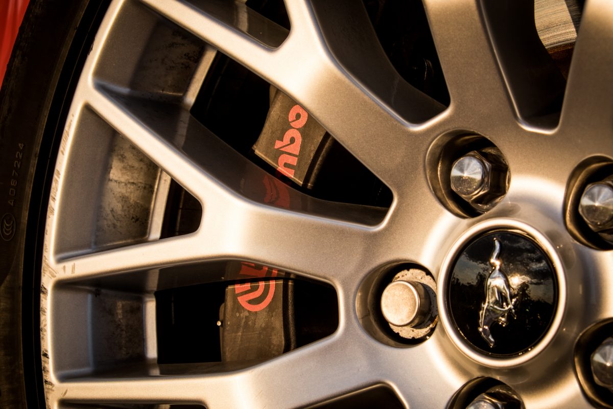 FORD MUSTANG