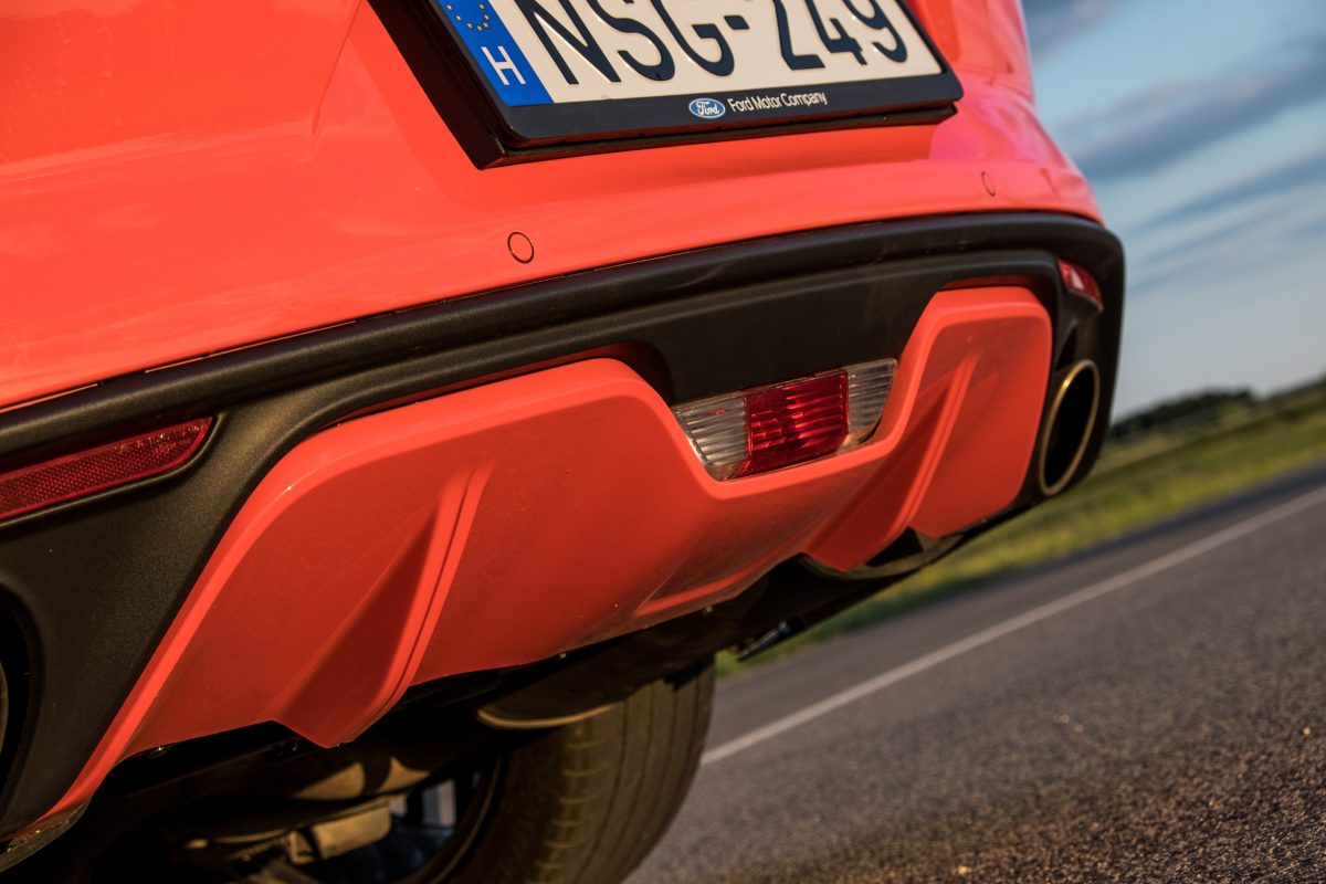 FORD MUSTANG