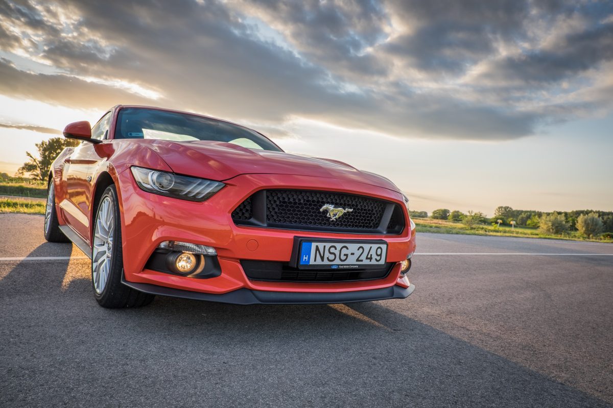 FORD MUSTANG