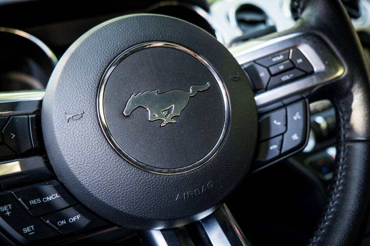 FORD MUSTANG