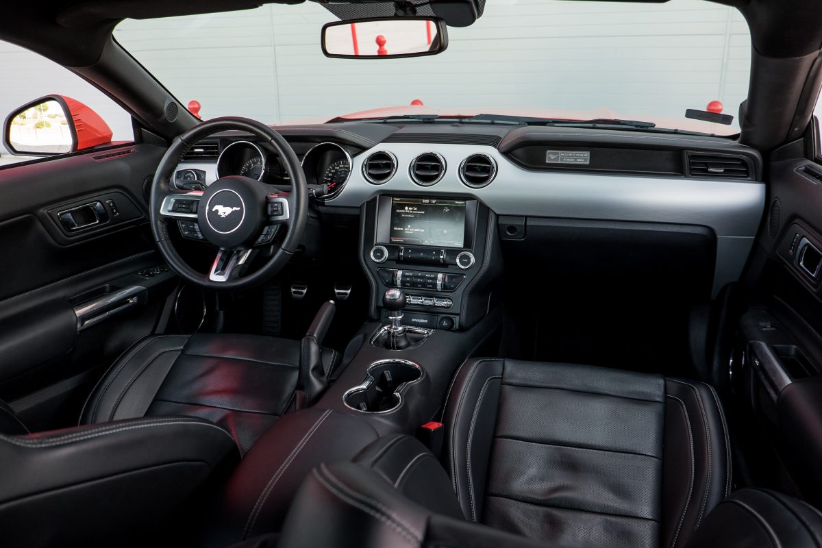 FORD MUSTANG