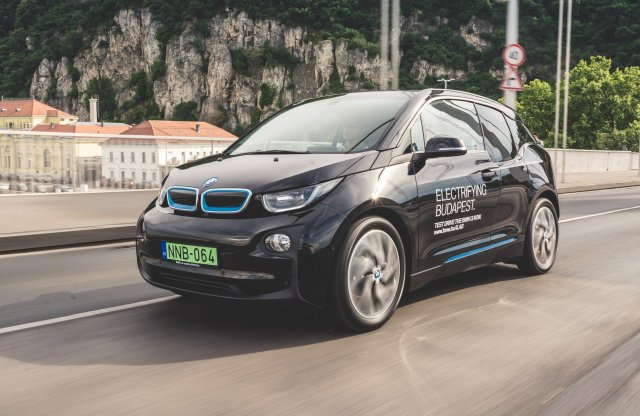 BMW i3 visszahívás benzinszivárgás miatt?