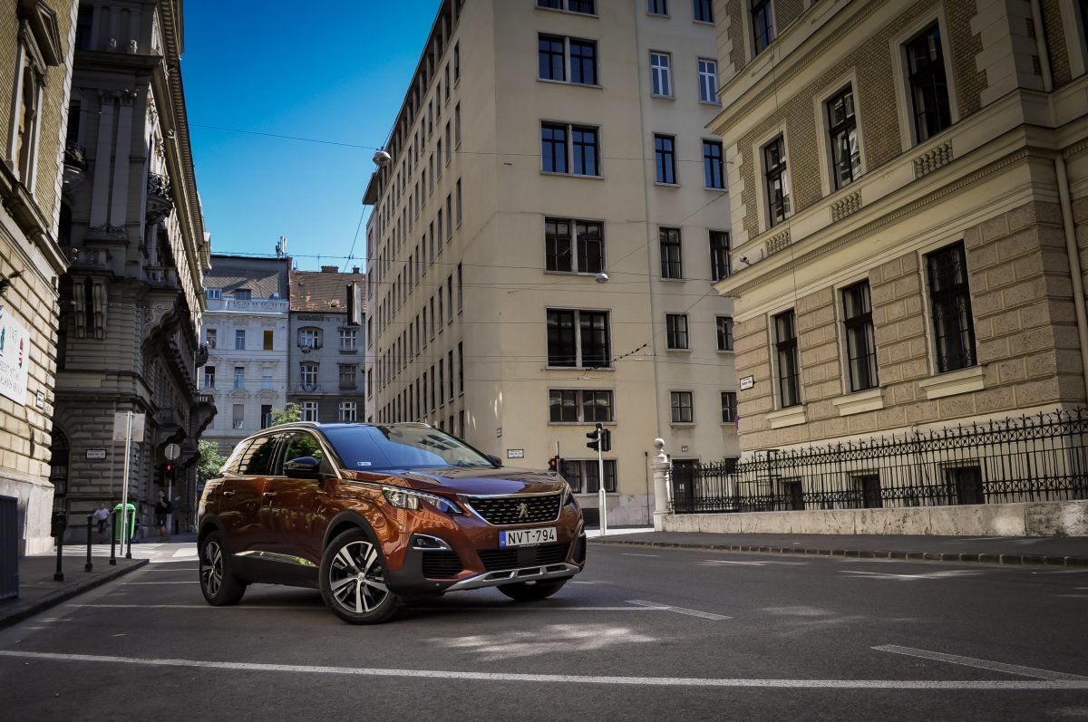 PEUGEOT 3008