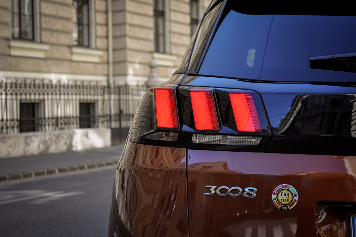 PEUGEOT 3008