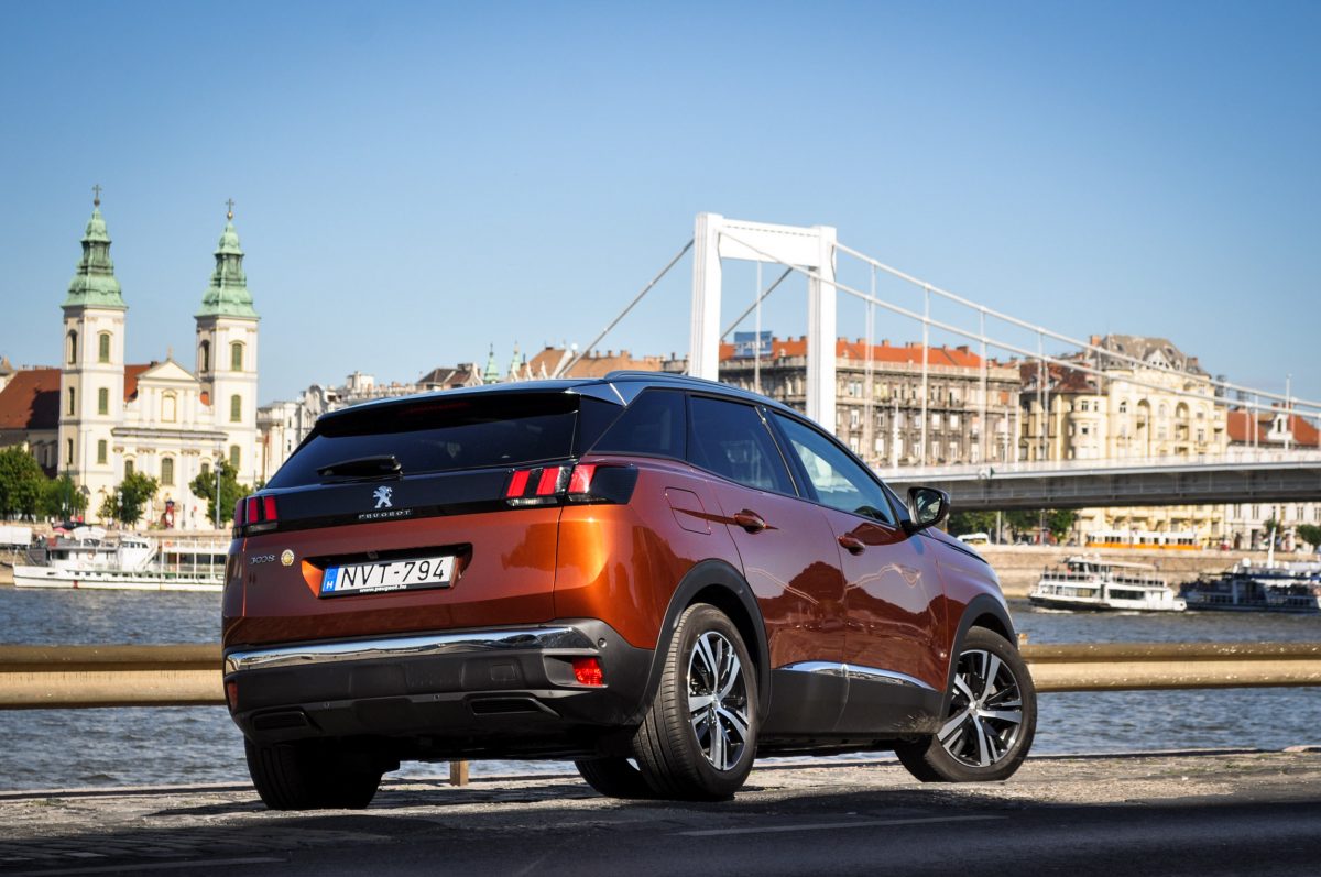 PEUGEOT 3008