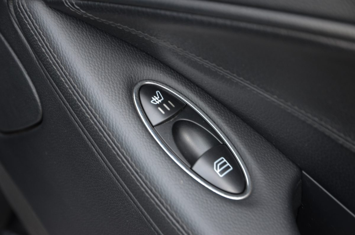 MERCEDES-BENZ CLS 500