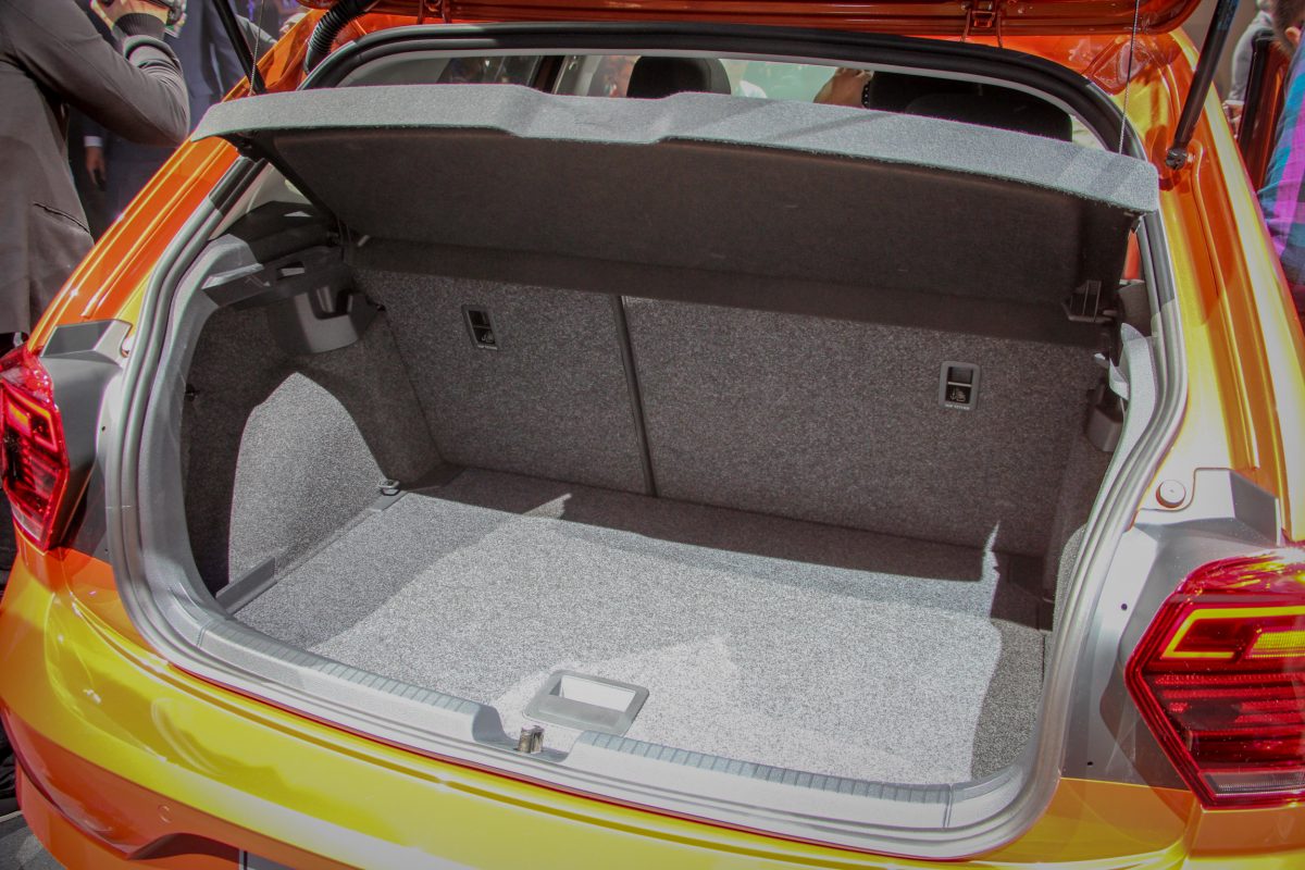 VOLKSWAGEN POLO