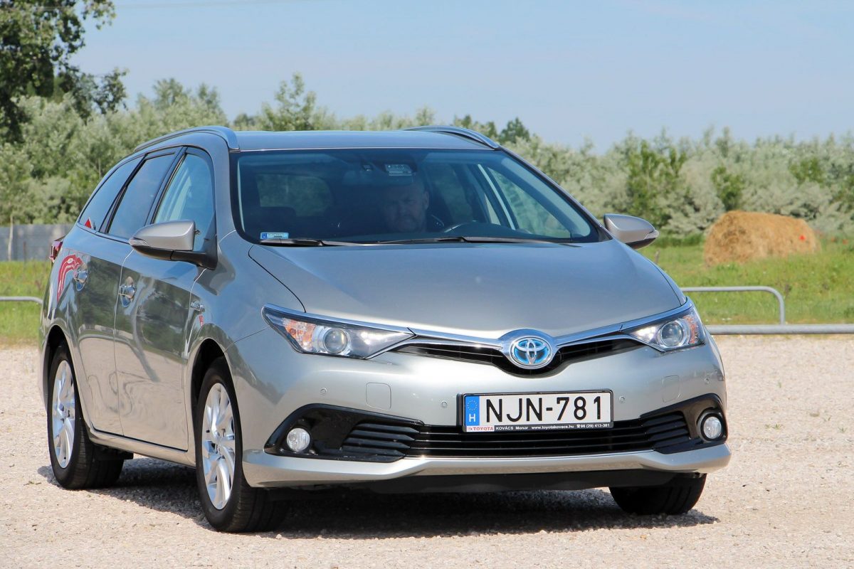TOYOTA AURIS