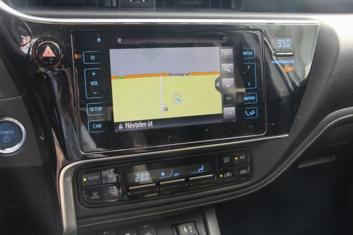TOYOTA AURIS