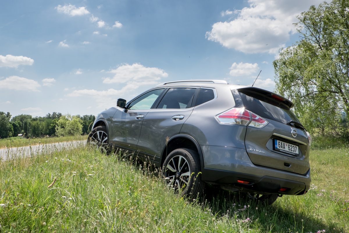 NISSAN X-TRAIL