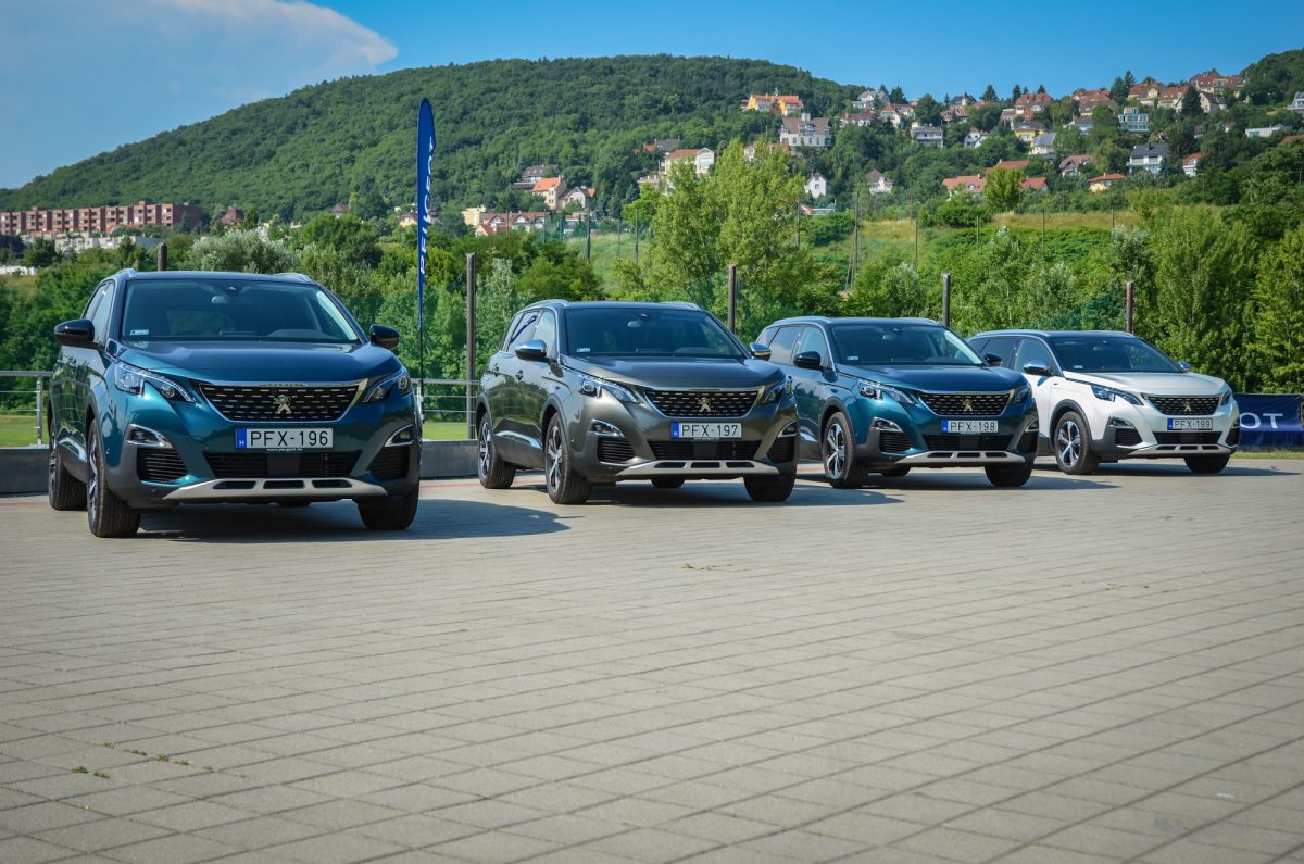 PEUGEOT 5008