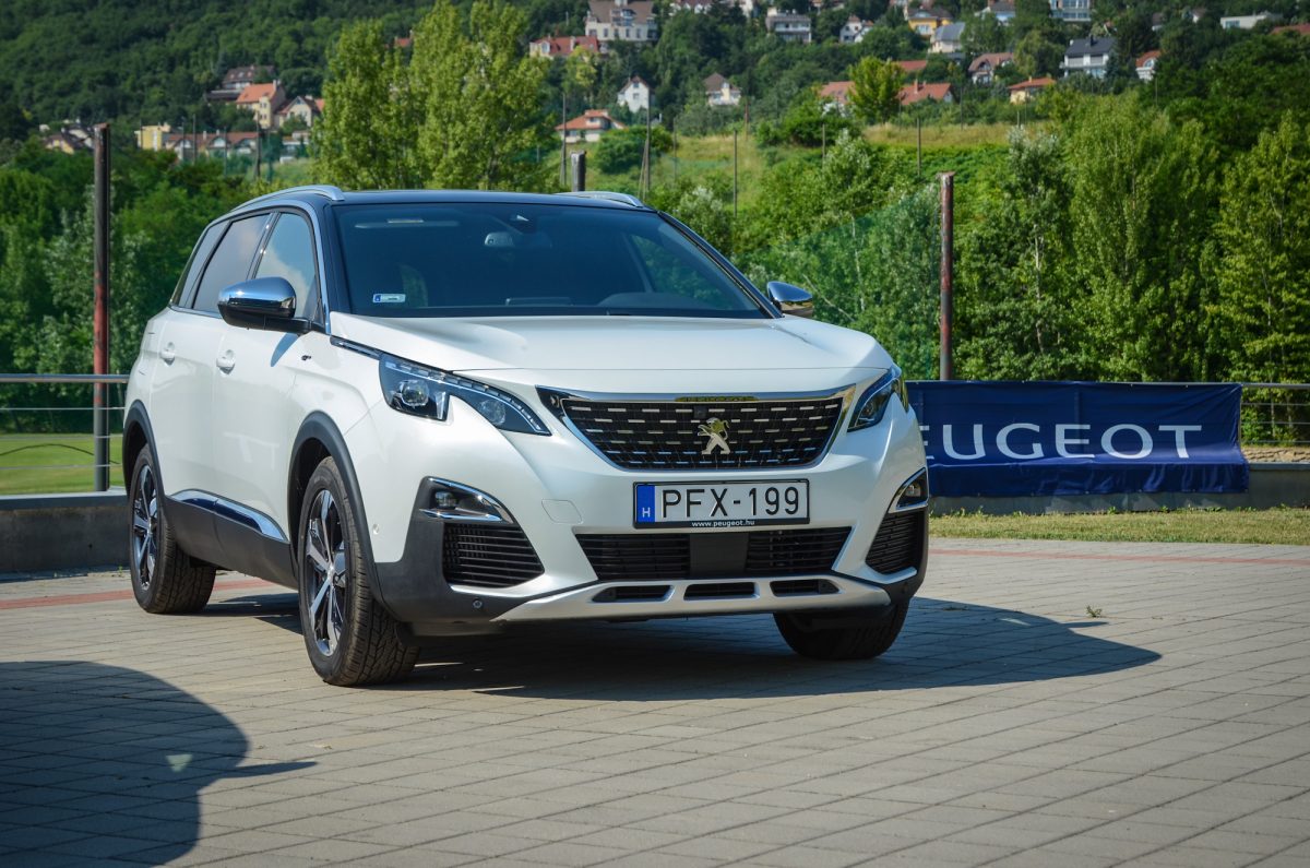 PEUGEOT 5008
