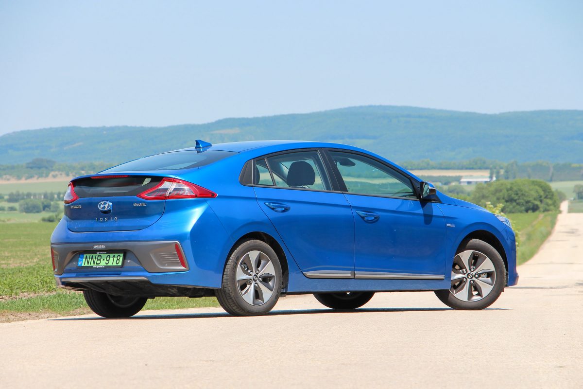 HYUNDAI IONIQ