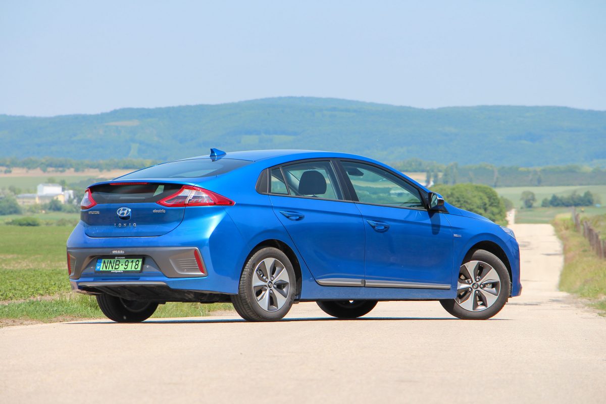 HYUNDAI IONIQ