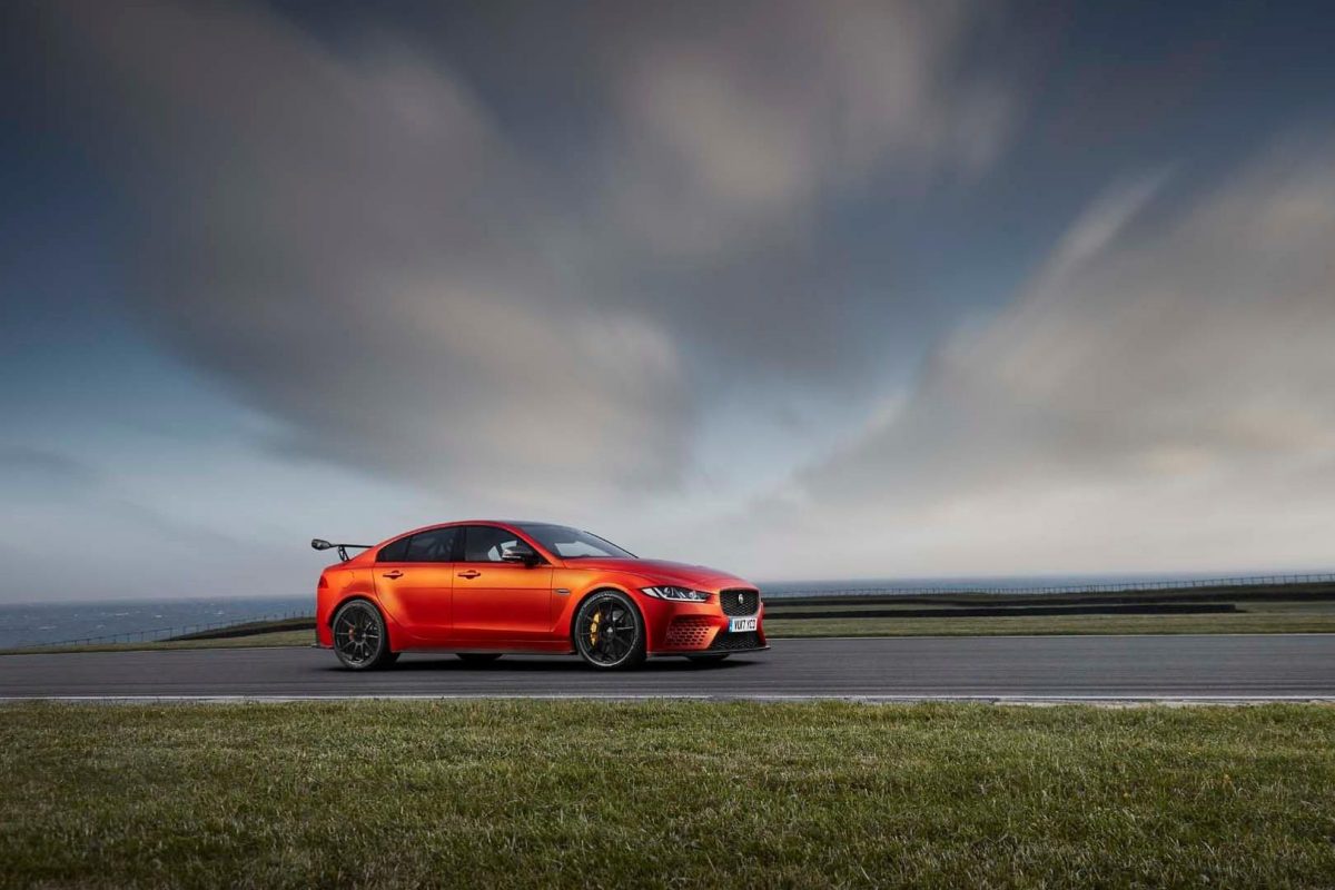 JAGUAR XE