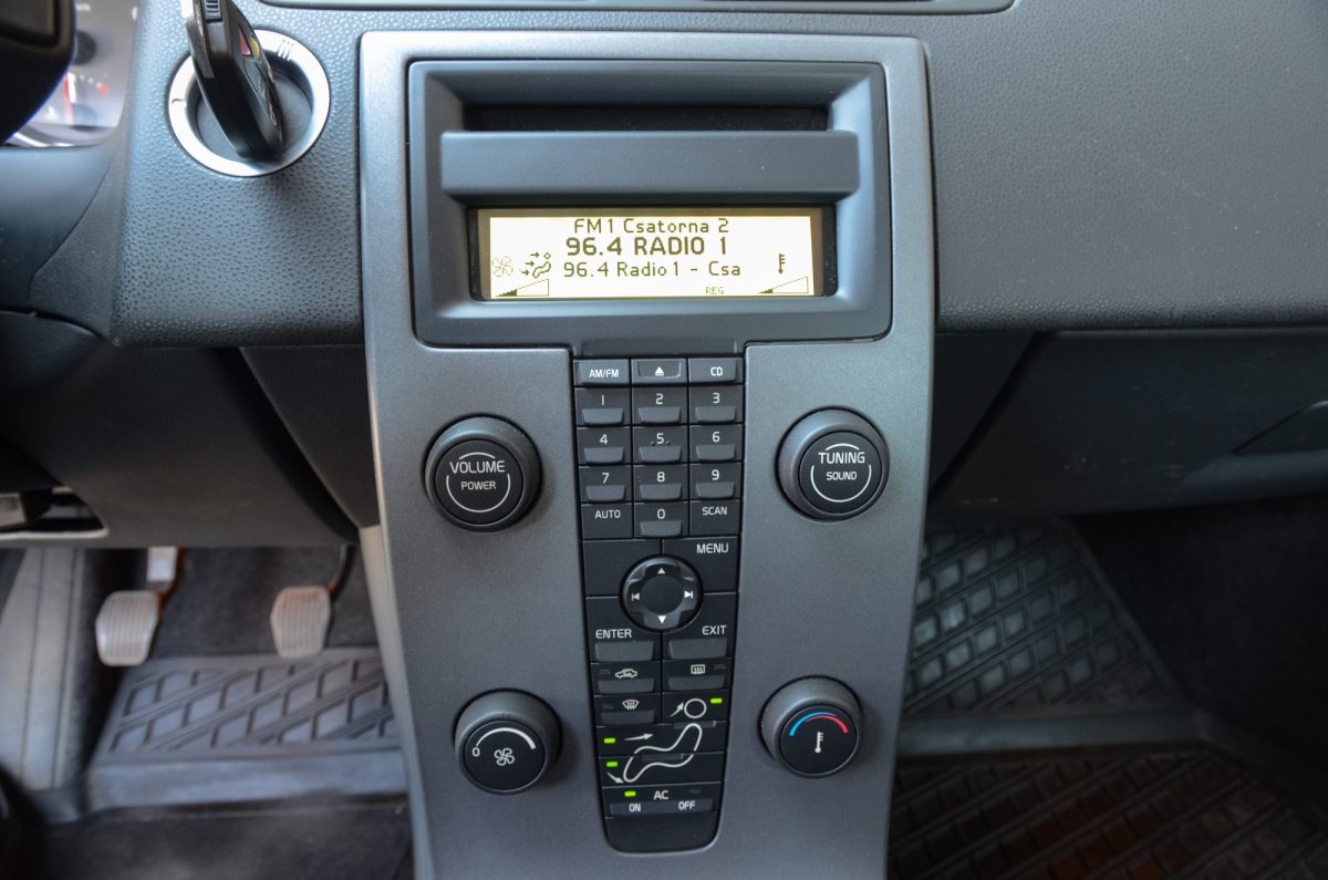 VOLVO S40