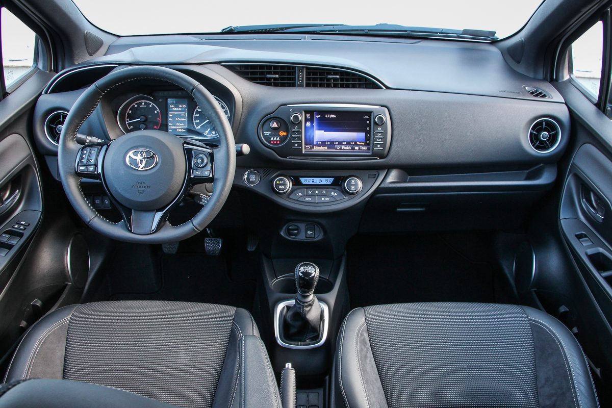 TOYOTA YARIS