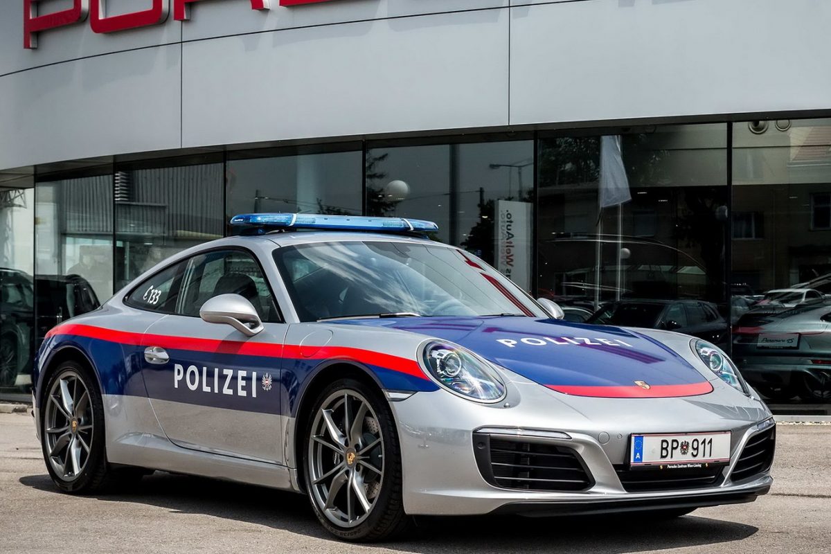 PORSCHE 911
