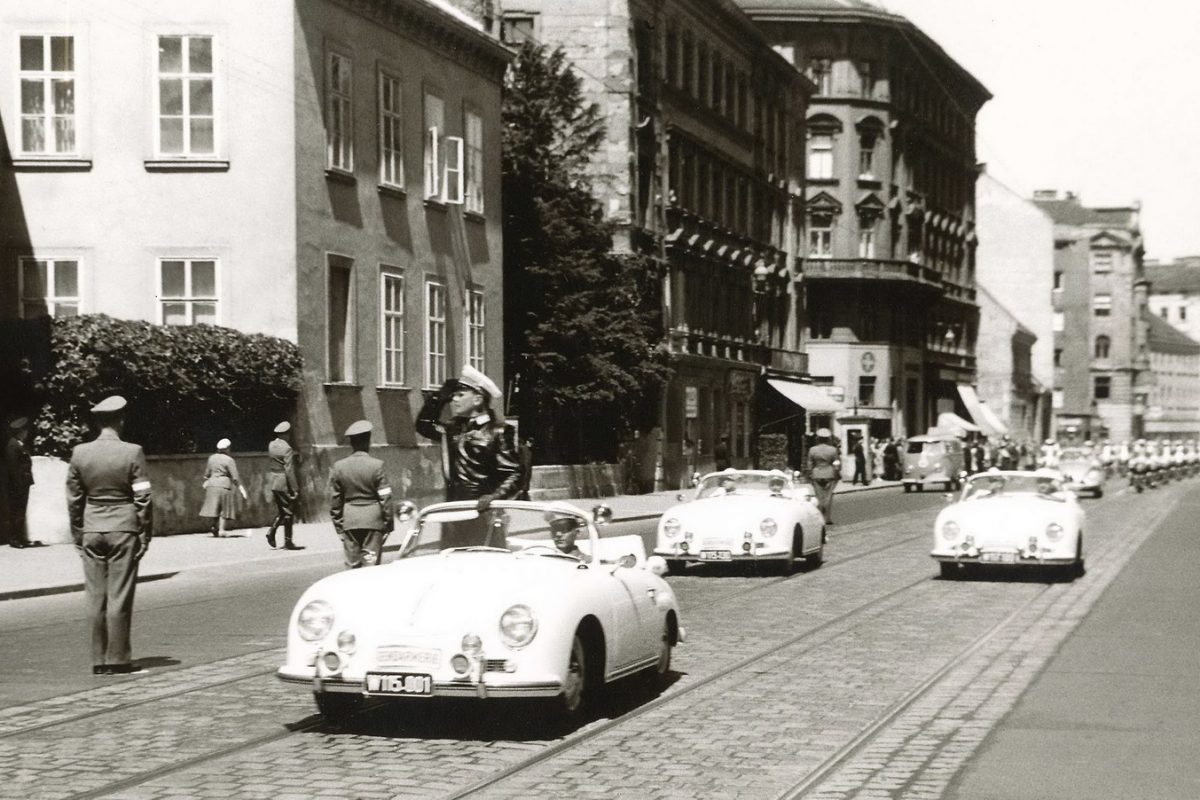 PORSCHE 911