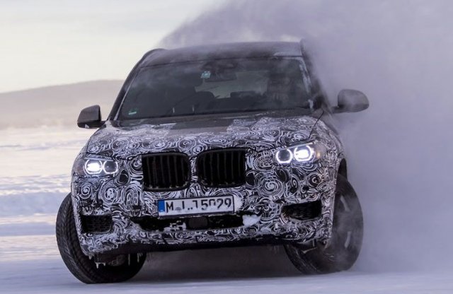 Új motort kap a BMW X3 M