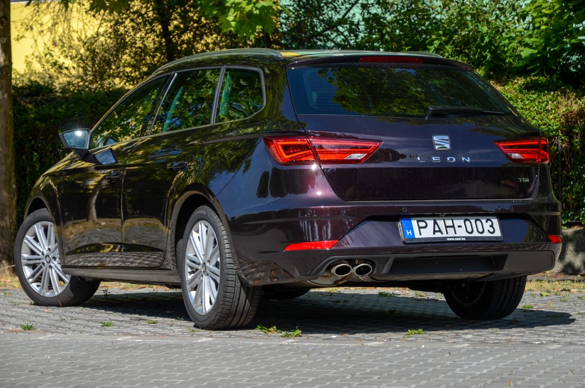 SEAT LEON