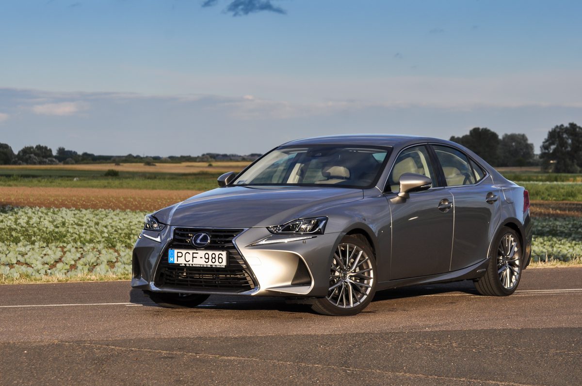 LEXUS IS
