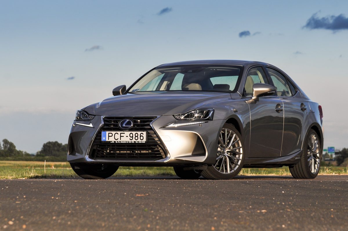 LEXUS IS