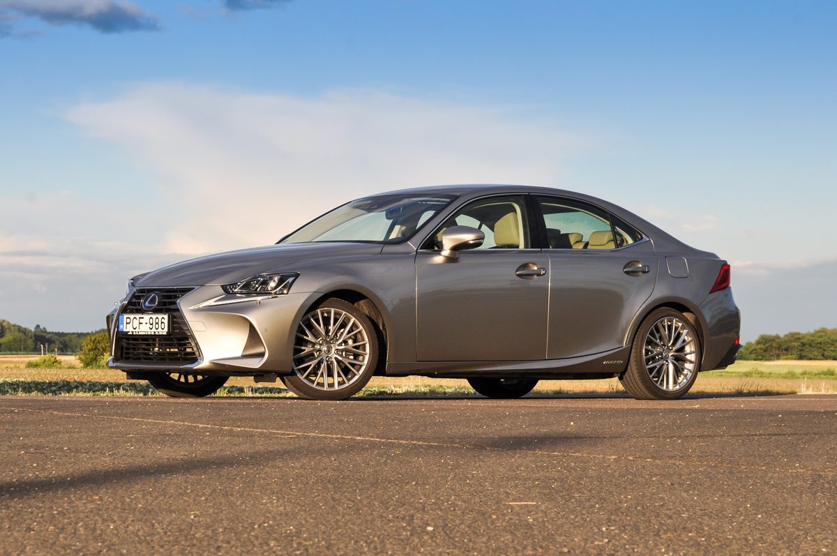LEXUS IS