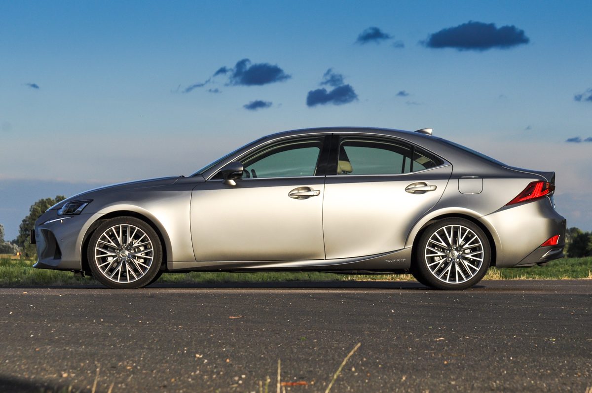LEXUS IS