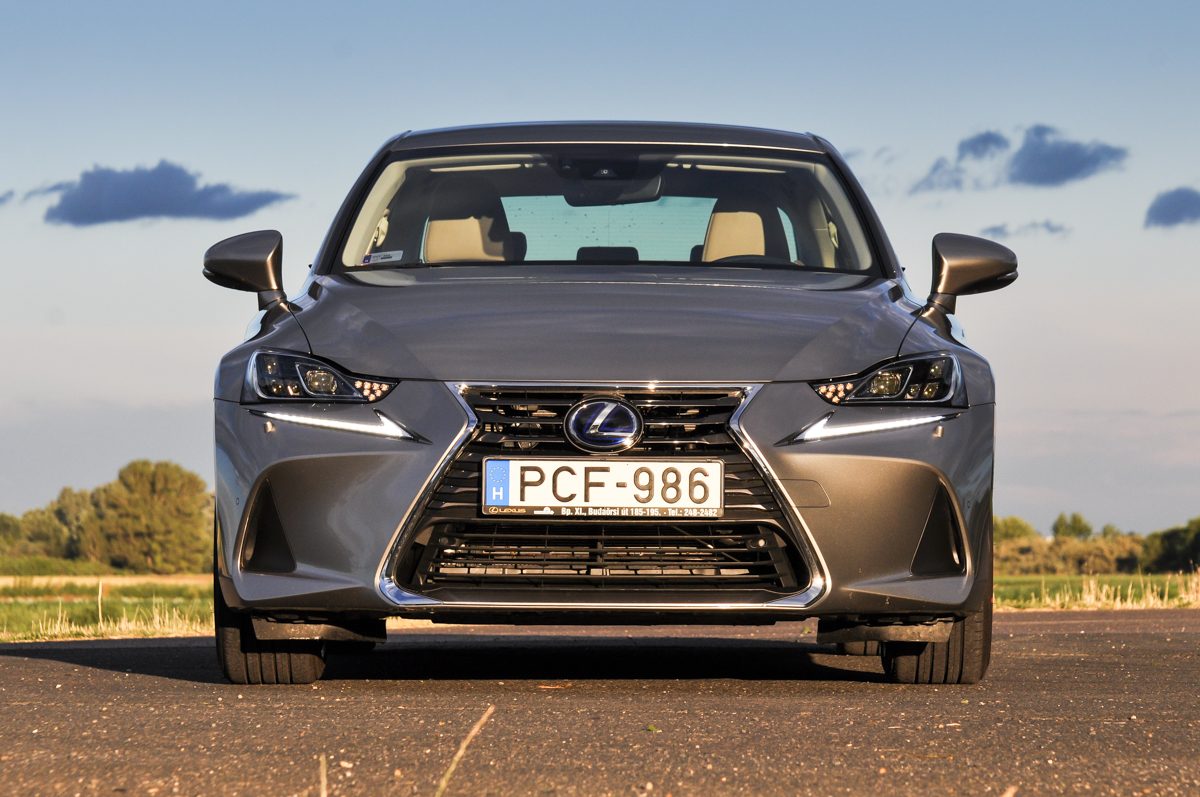 LEXUS IS
