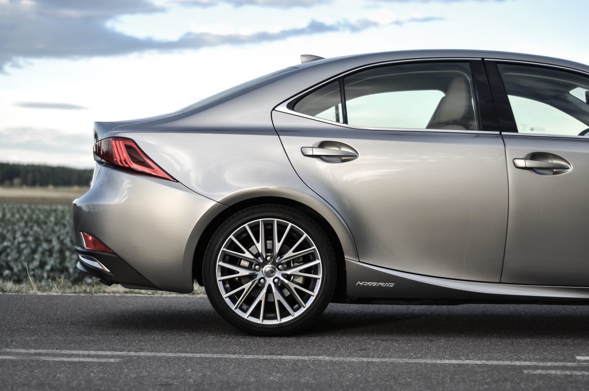 LEXUS IS