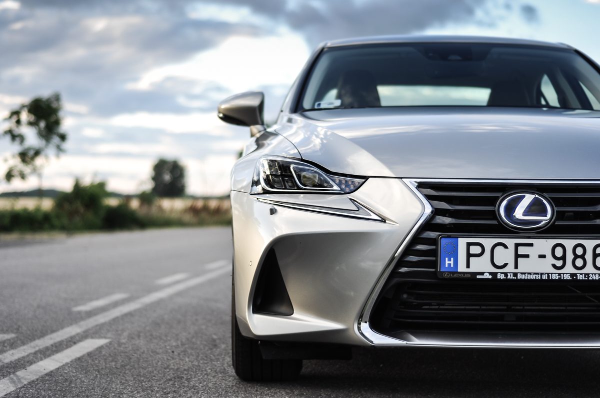 LEXUS IS