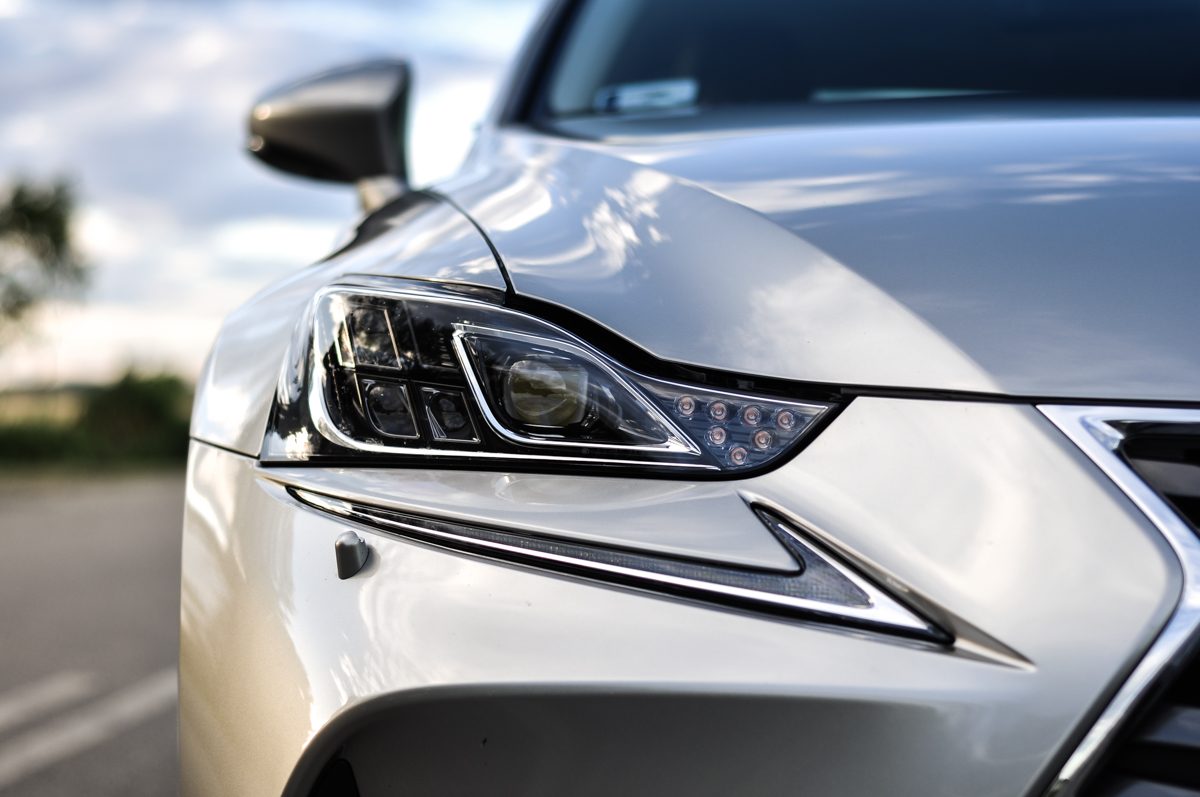 LEXUS IS
