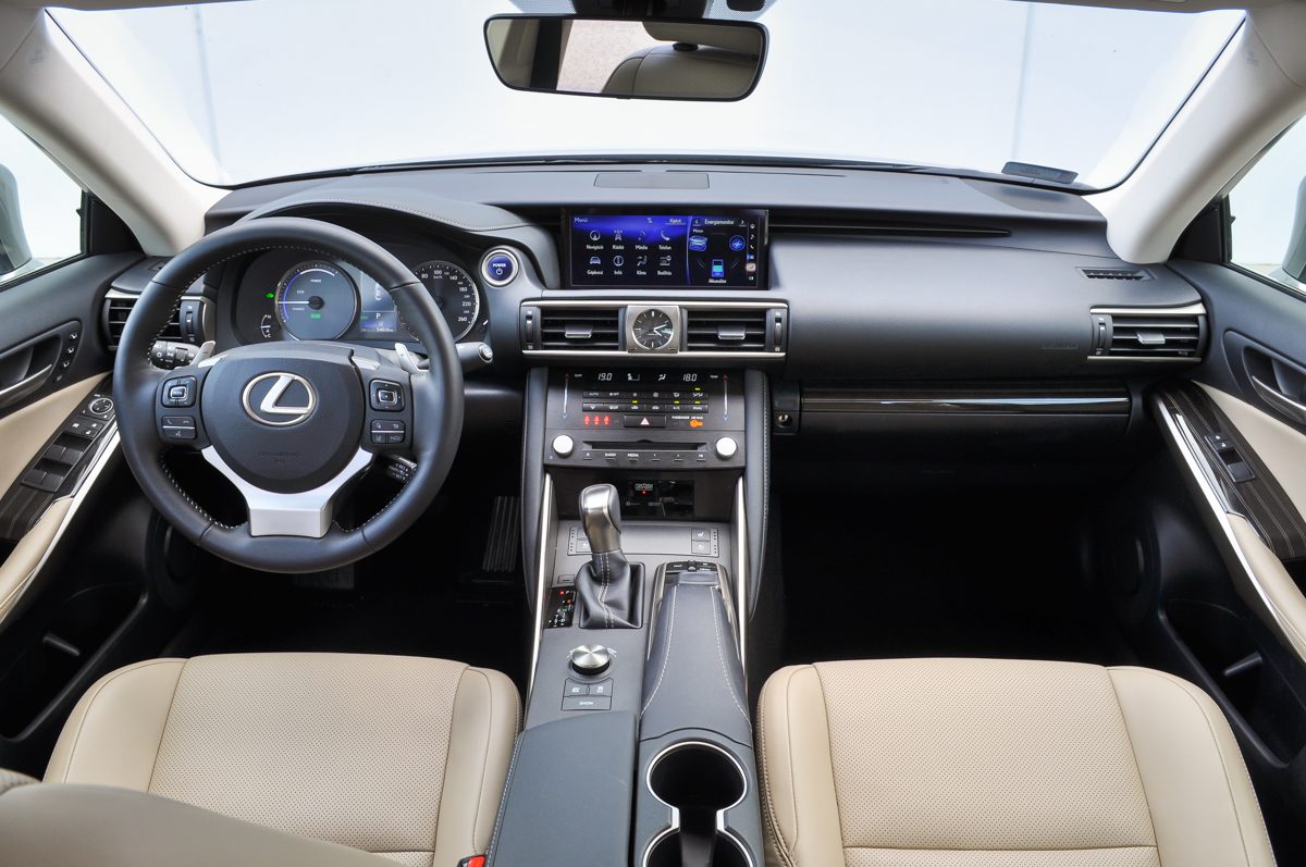 LEXUS IS
