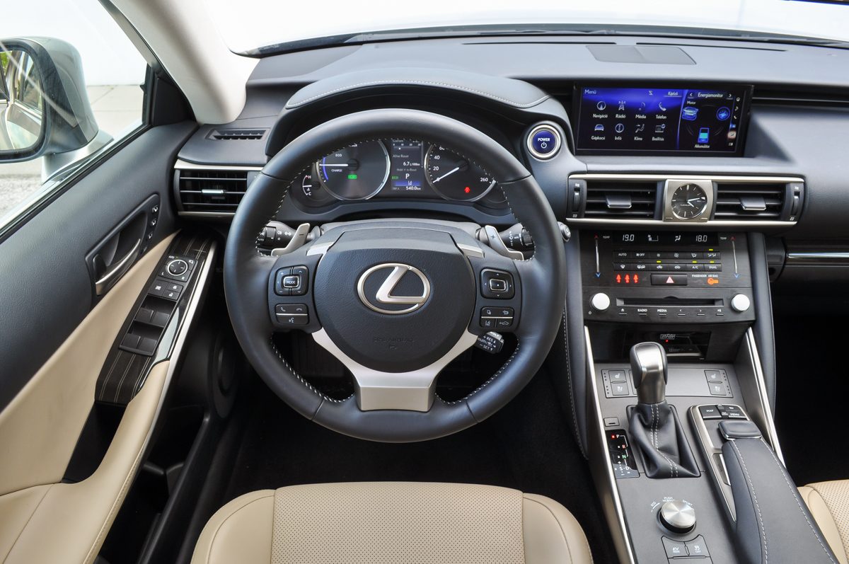 LEXUS IS