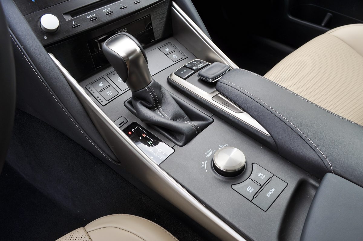 LEXUS IS