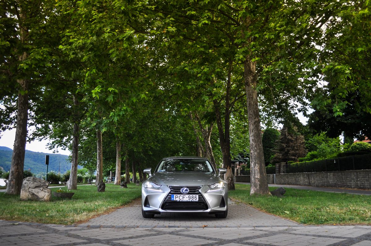 LEXUS IS