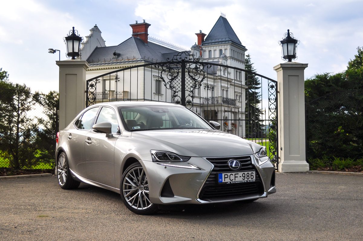 LEXUS IS