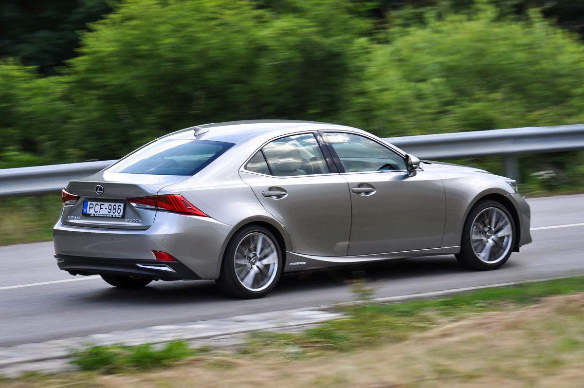 LEXUS IS