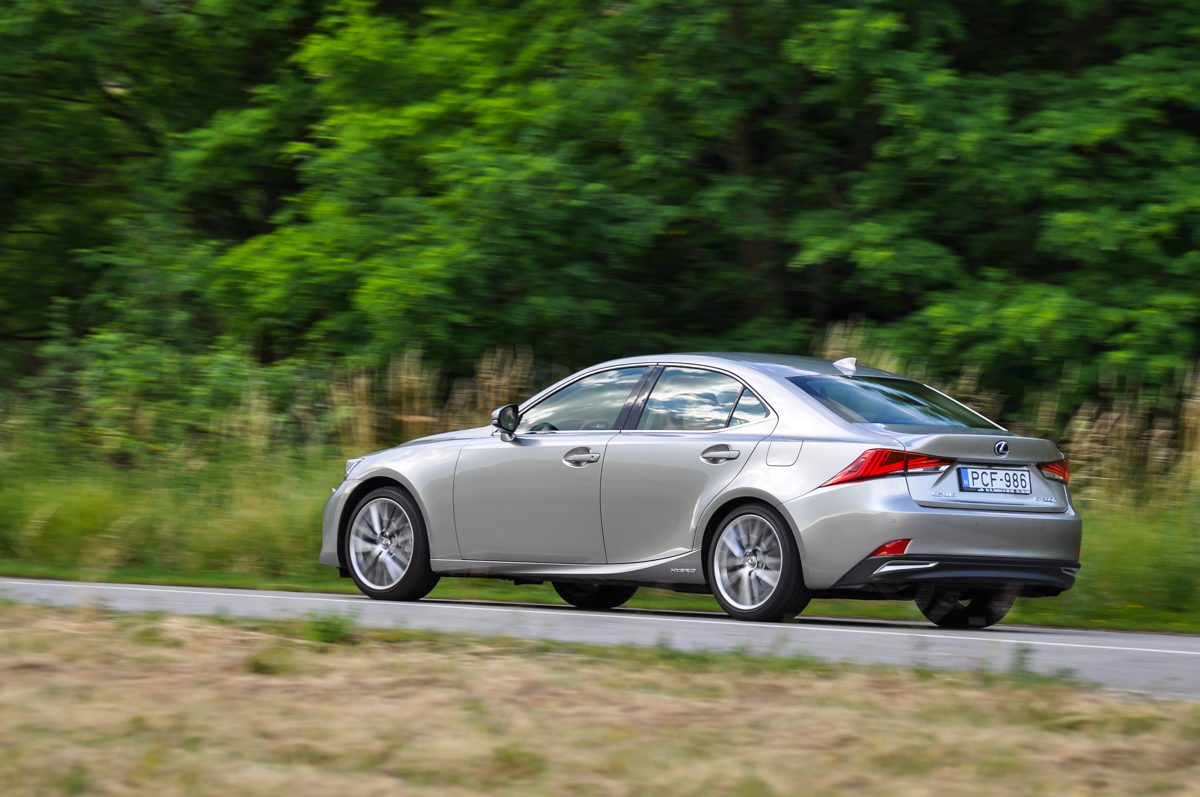 LEXUS IS